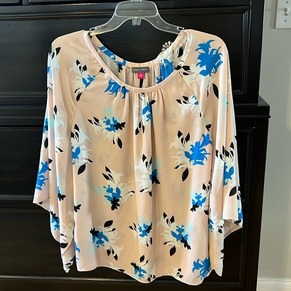 Vince Camuto Tops - 🪻Vince Camuto Top🪻